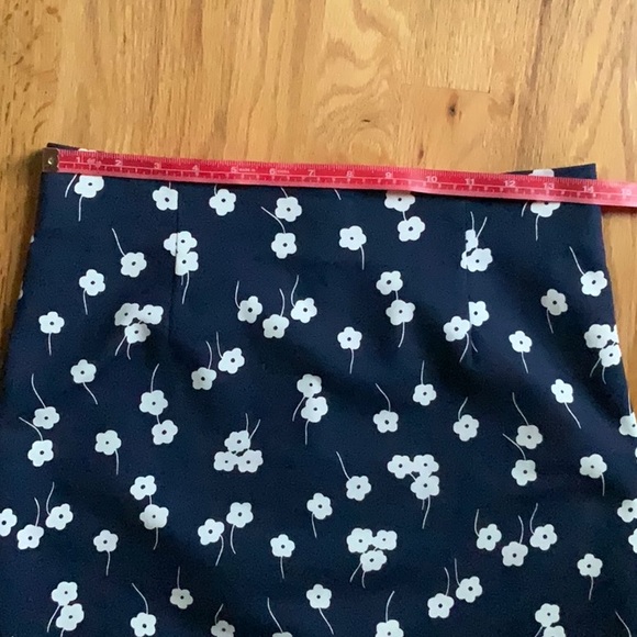 Boden Navy Floral Pencil Skirt 4L - Picture 8 of 8